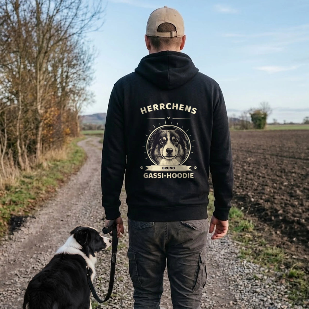 Herrchens Gassi-Hoodie beim Spaziergang mit Australian Shepherd – personalisierter Hunde-Hoodie mit Foto und Name | Lil Snouts