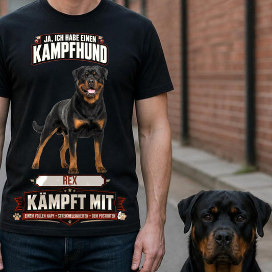 Mann traegt schwarzes T-Shirt Kampfhund mit Rottweiler-Motiv